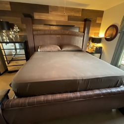 Large Upholstered King Size Bed / MARICOPA