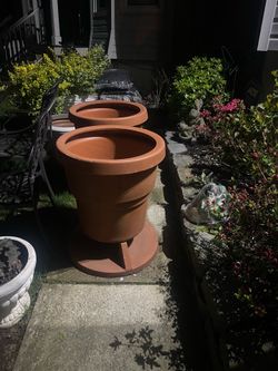 Large planter with speakers