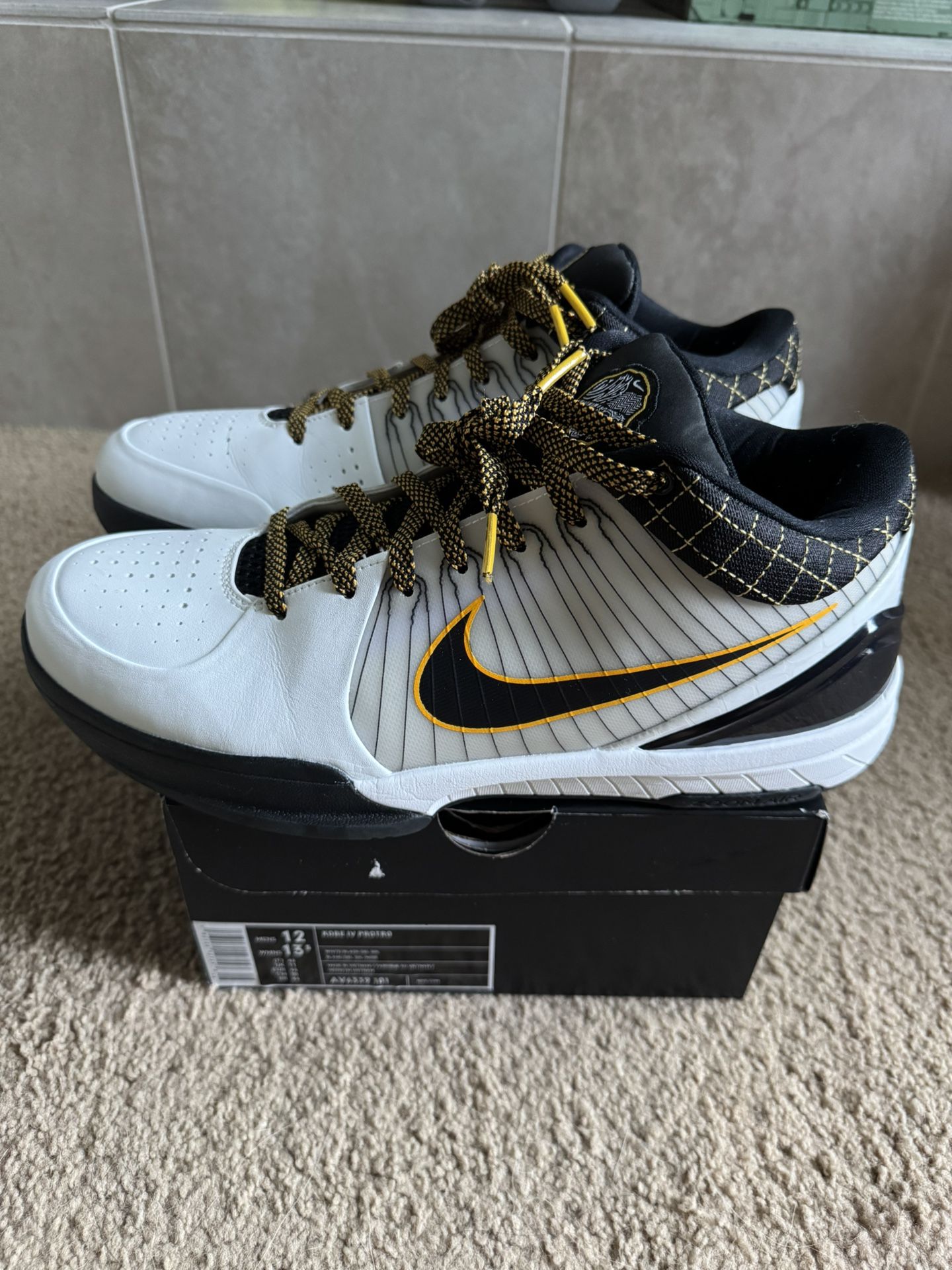 Kobe 4 White Black Del Sol