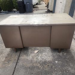 FREE - METAL WORKING DESK