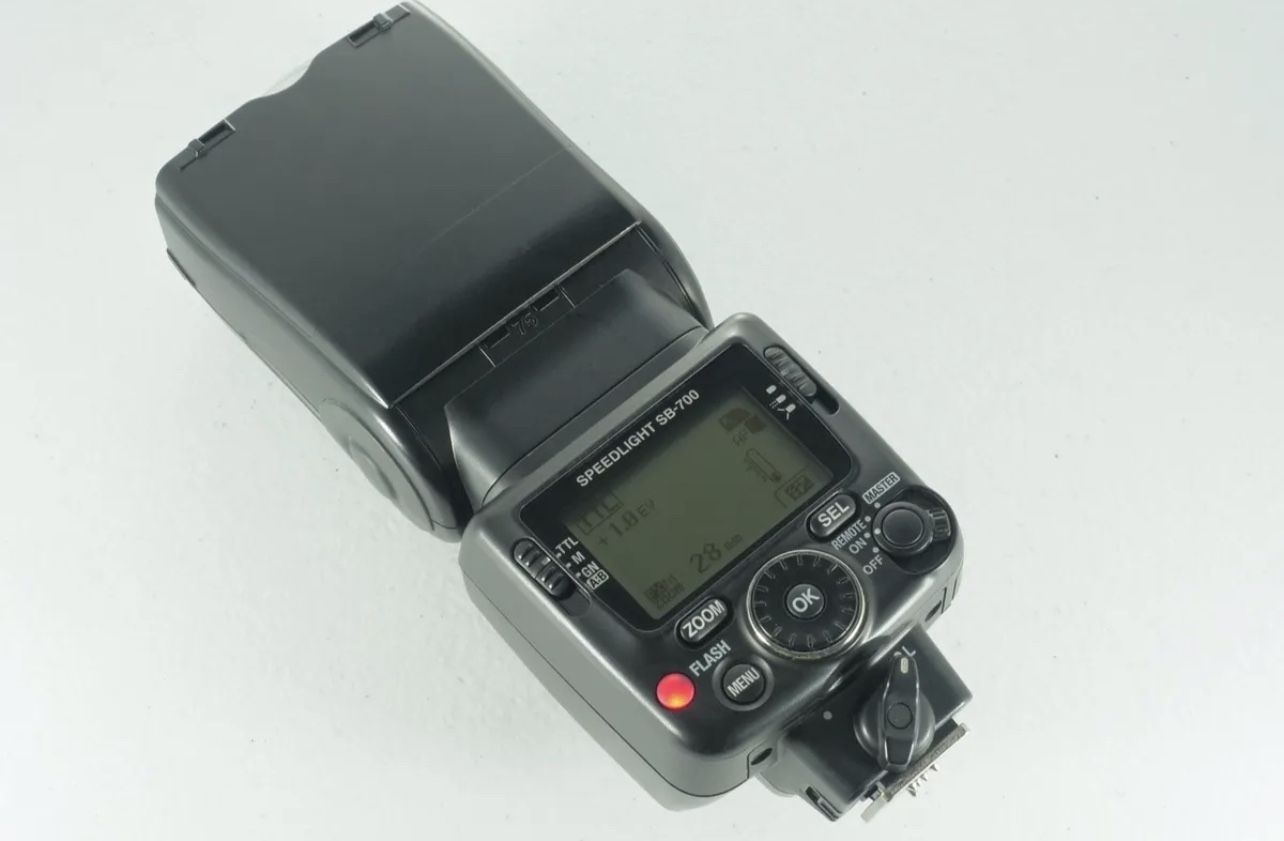 Nikon SB-700 Flash AF i-TTL Speedlight SB700 Great Condition And Nikon SB-28 Speedlight Flash