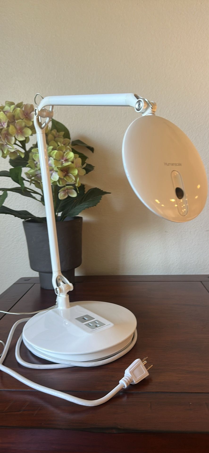 Humanscale Element Disc LED Desk lamp - 2 Available