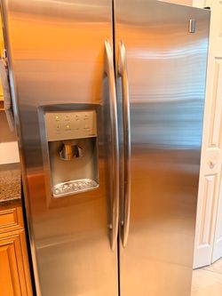 G&E profile refrigerator