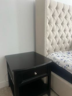 King bed frame// 2 nightstands