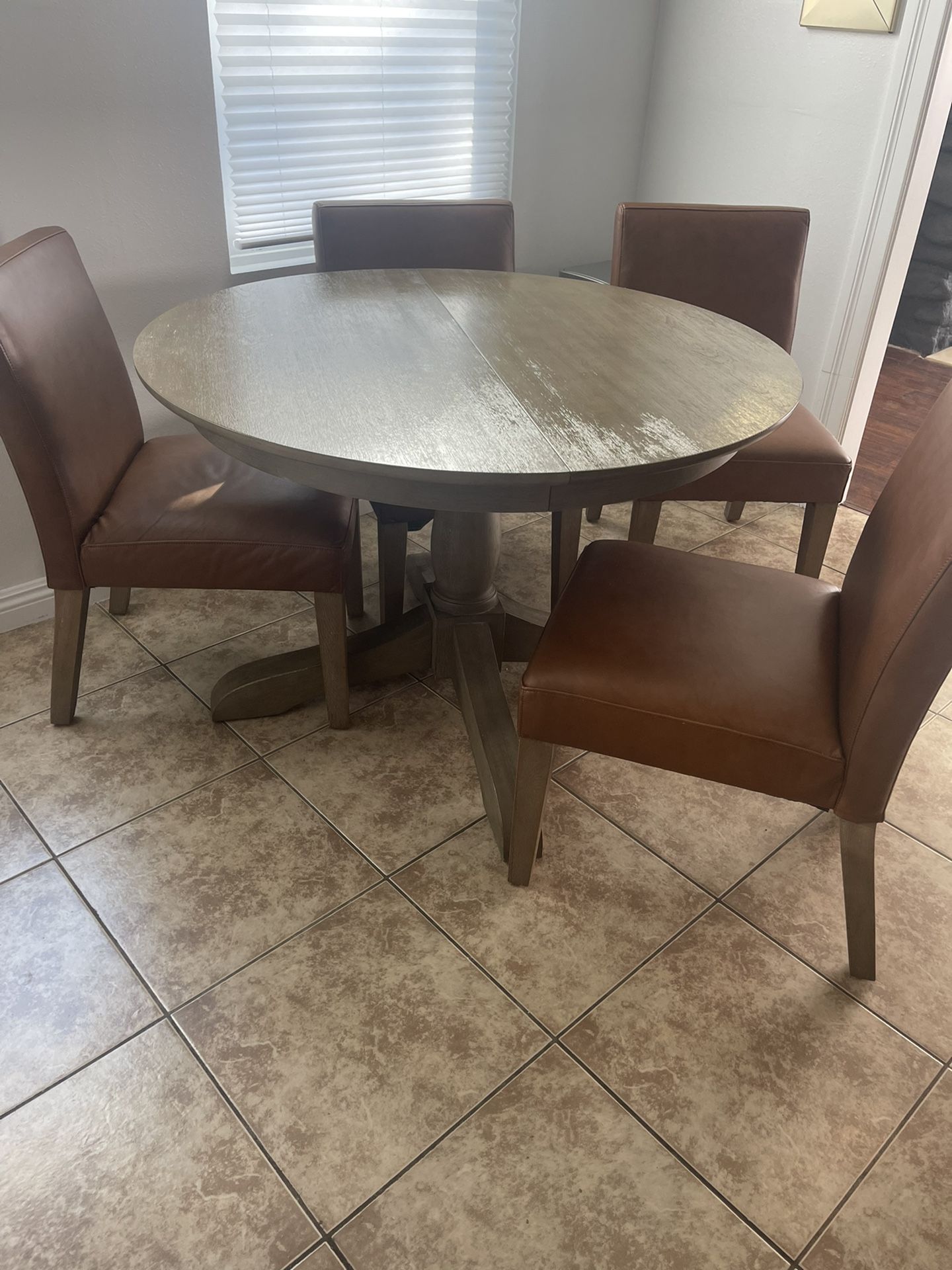 Pottery Barn Owen Round Table With Chairs