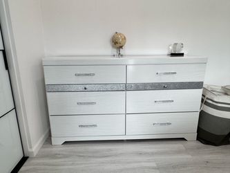 White 6-Drawer Double Dresser with Crystal Handles