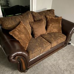 High End Brown Leather And Fabric Loveseat + 3 Throw Pillows