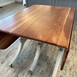 Duncan Phyfe style dining table. 
