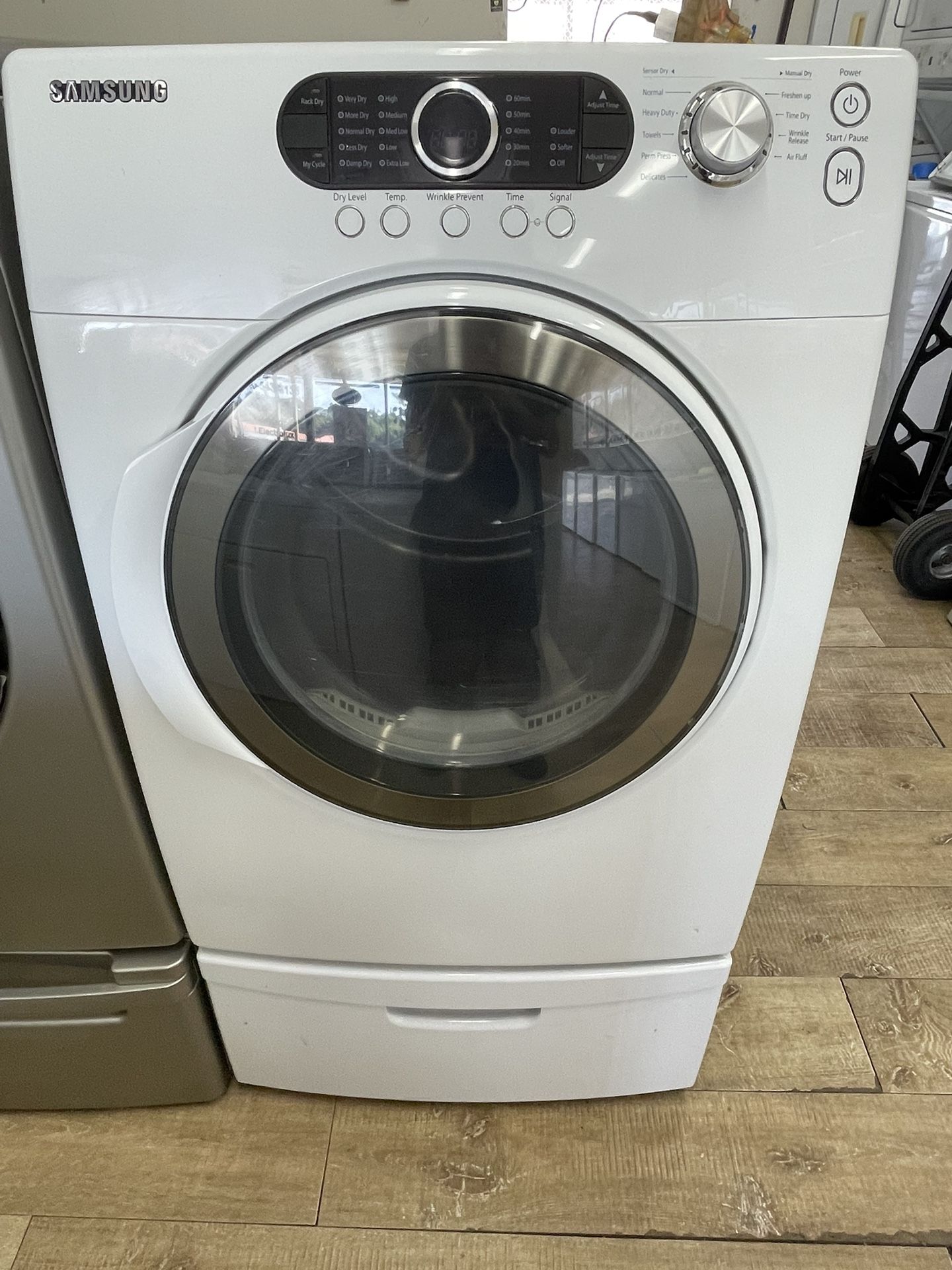 Samsung Gas Dryer With Pedestal In Excellent Condition