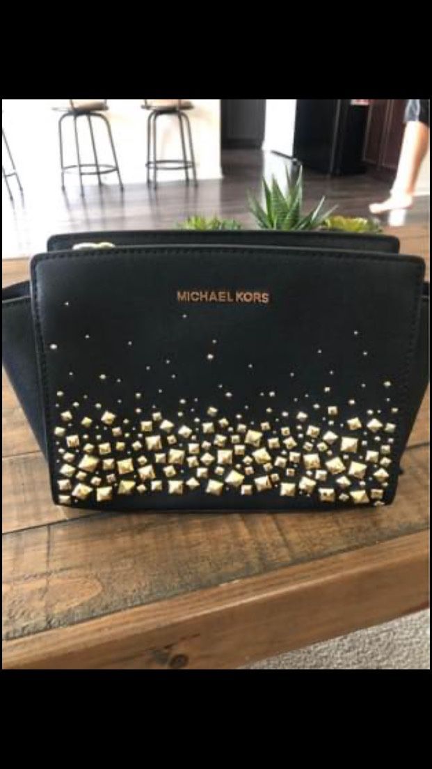 Michael Kors Purse - Studded Selma messenger bag- Black