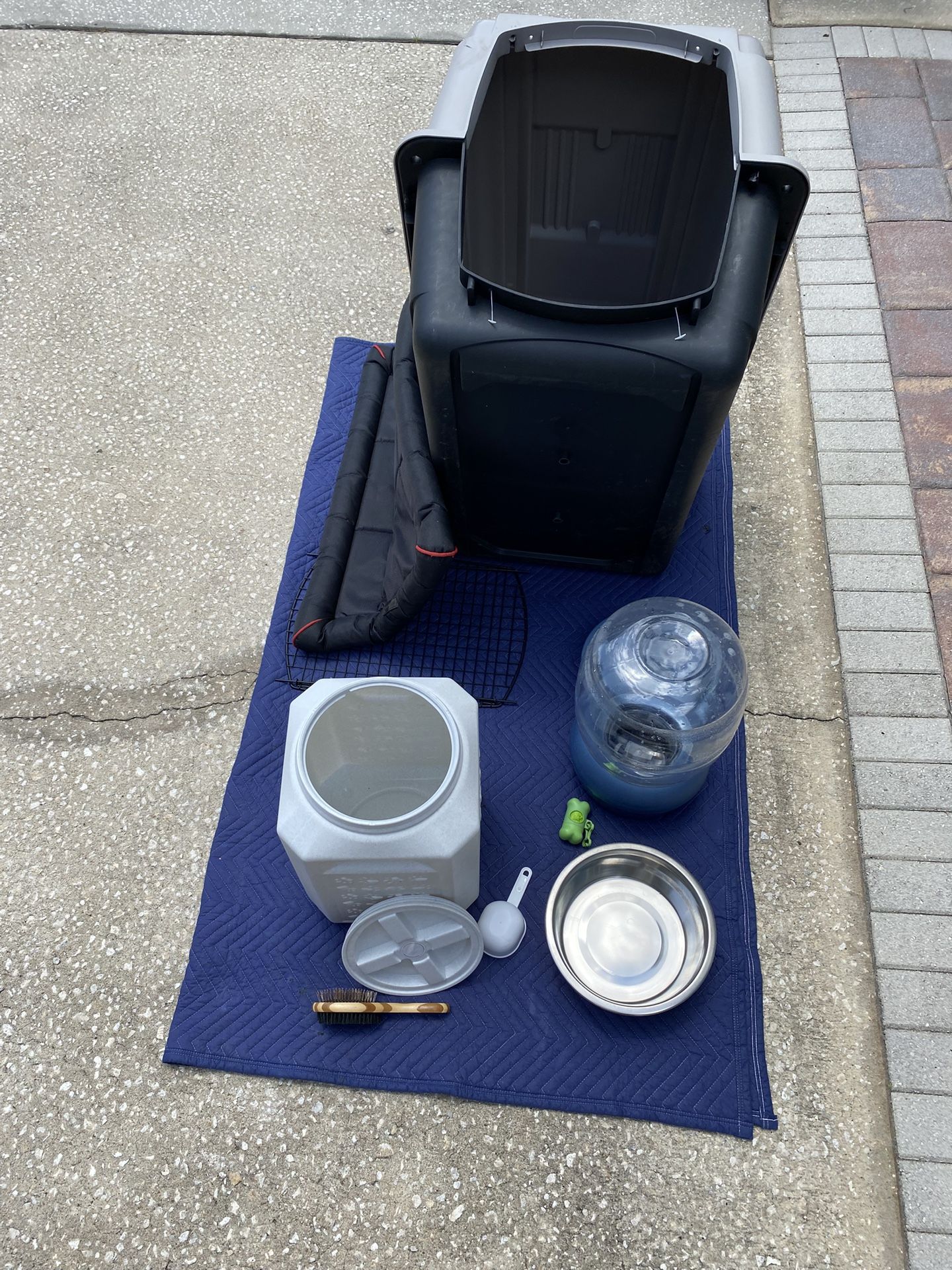 Dog Kennel And Accessories