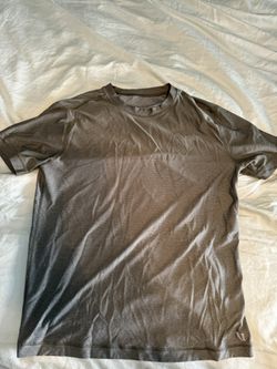 Vuori Men’s Workout Shirt Size Medium