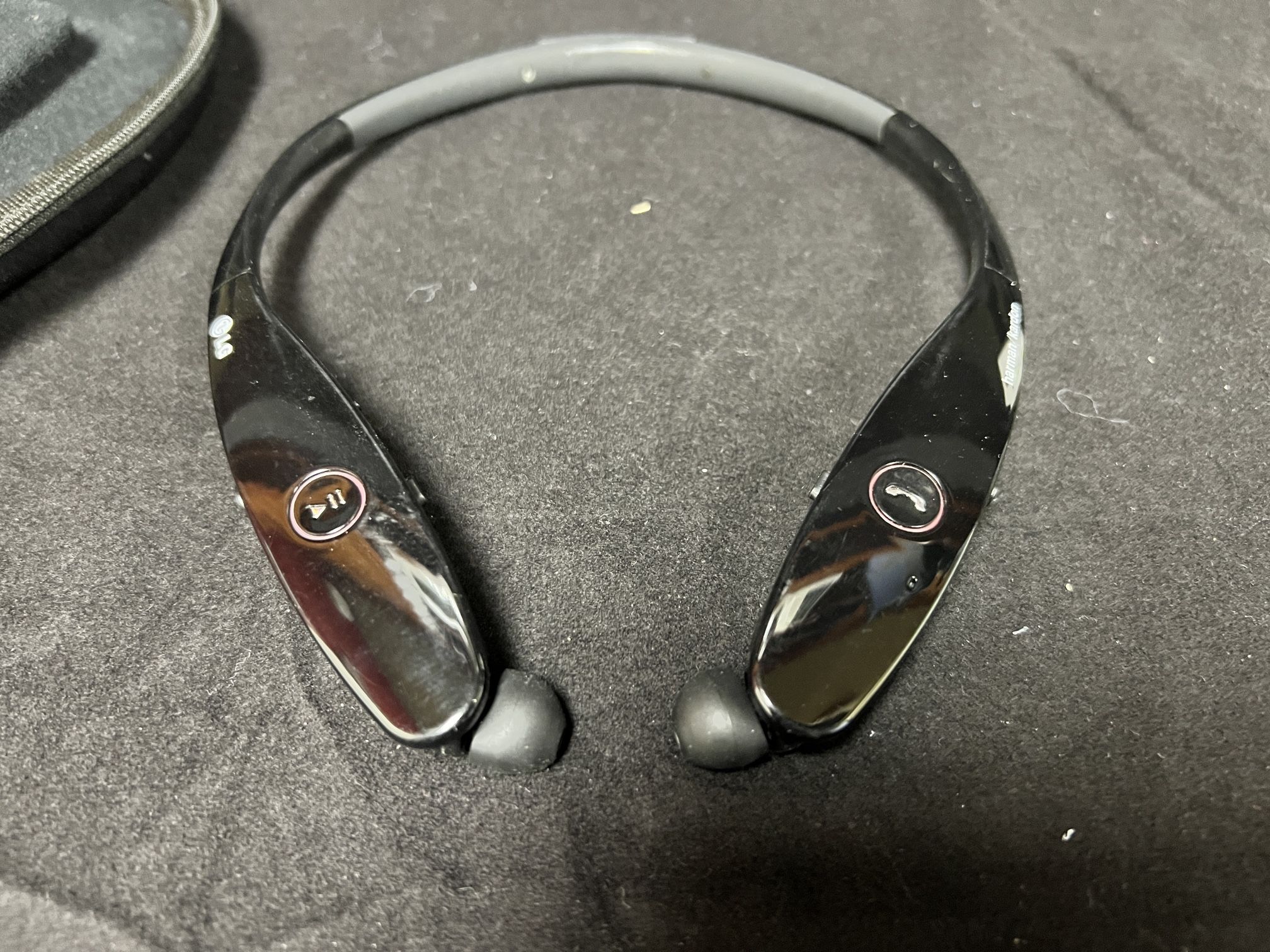 High Fidelity Neck Worn Harmon Kardon Earbuds