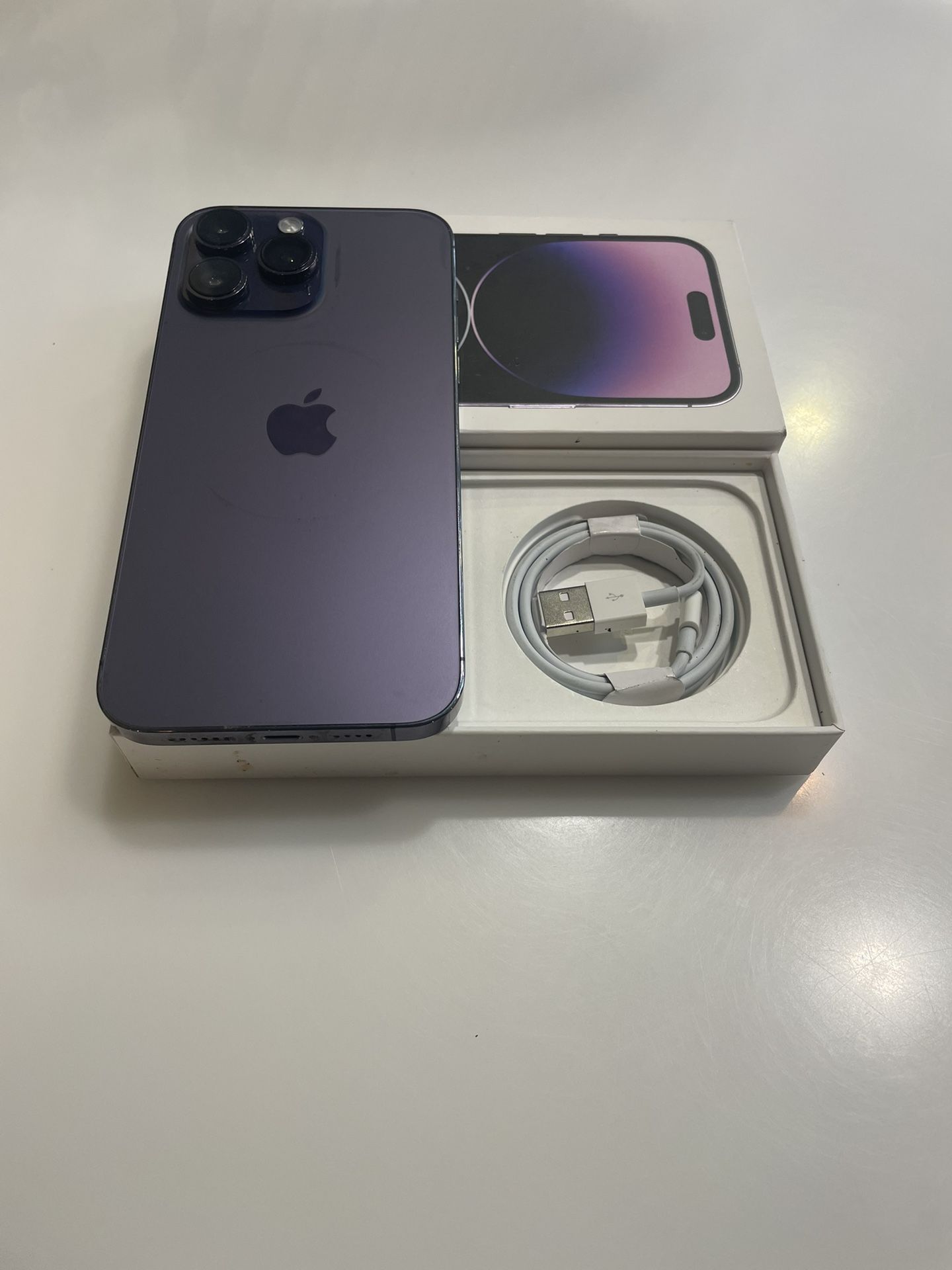 Unlocked Apple iPhone 14 Pro Max 128 GB- Purple