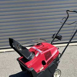 Honda Harmony HS 520 4 Stroke Single Stage Snow Thrower