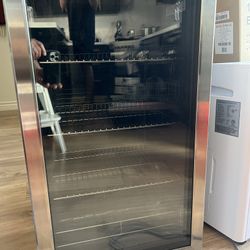 Insignia 115 Can Mini Fridge 