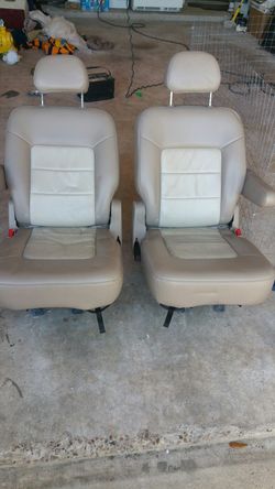 2004 Expedition MIDDLE ROW buckets seats good condition no tears