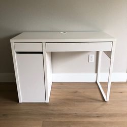 IKEA White Micke Desk