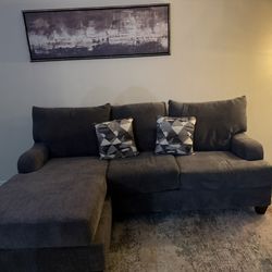 Brand New Couch With 2  Couch Pillows Included 