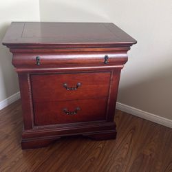 $20 Nice Real Wood Side Table Night Stand (Used)