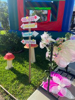 Giant flowers and mushrooms