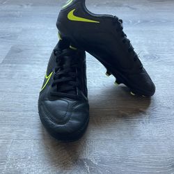 Youth Size 5 Nike Cleats 