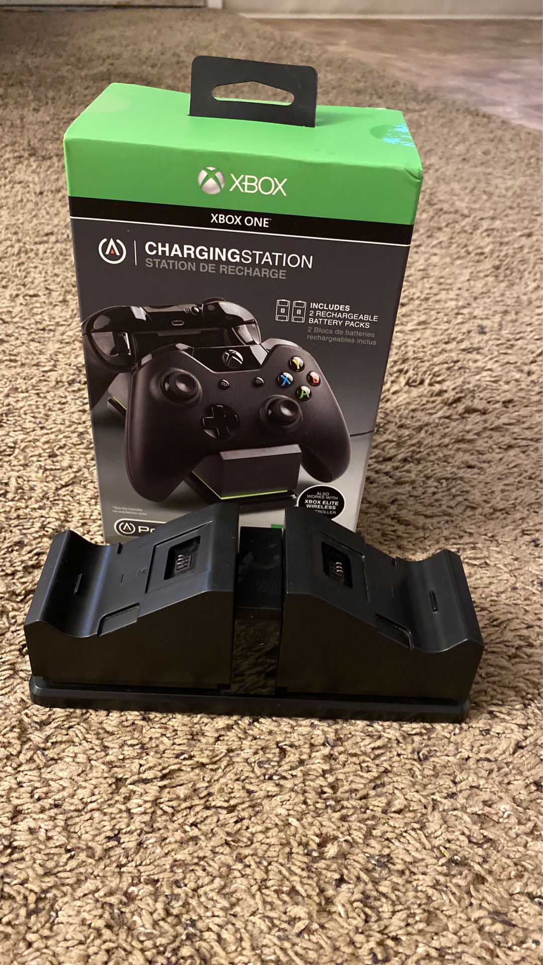 Xbox One original controller charging station! Includes 2 rechargeable battery