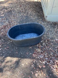 Woojin oval polyethylene stock tank / utility tub.