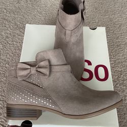 Girl’s Size 5 boots