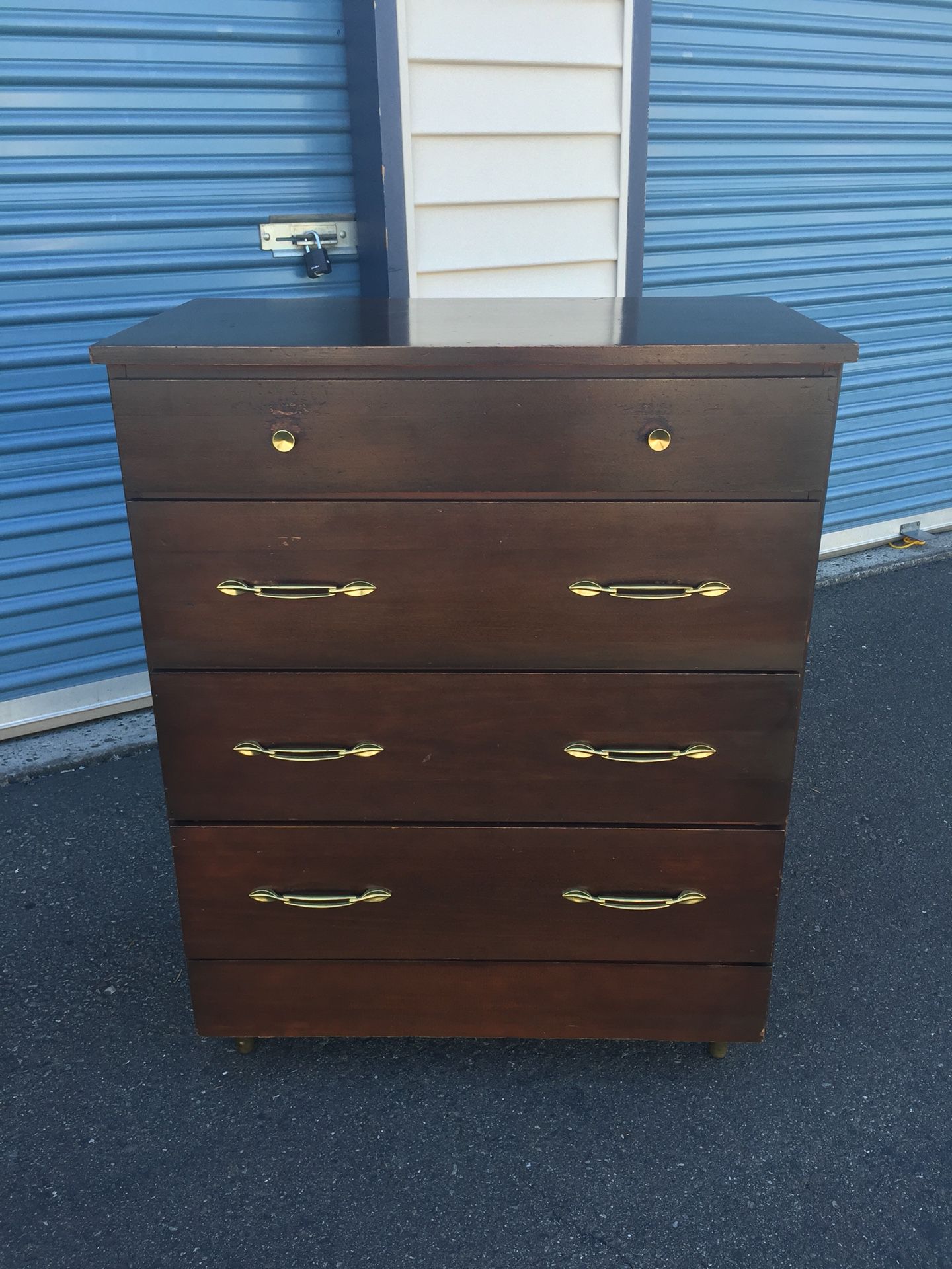 Mid Century Modern 4 Drawer Dresser w/ Brass Pulls& Feet. Delivery Available