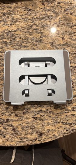 Laptop tilt and swivel stand