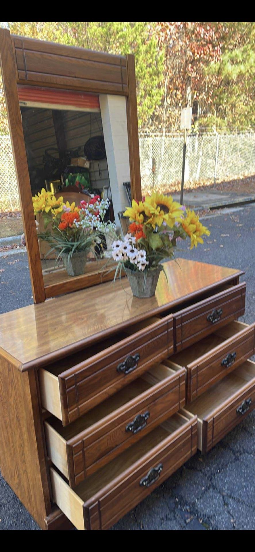 Wooden Dresser With Mirror. Drawers Sliding Smoothly. Delivery Available. Se Habla Español