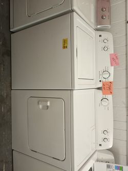 Washer and Dryer set Kenmore excellent condition like new Warranty . Delivery available . 2203 Fowler st. Ft. Myers 33901