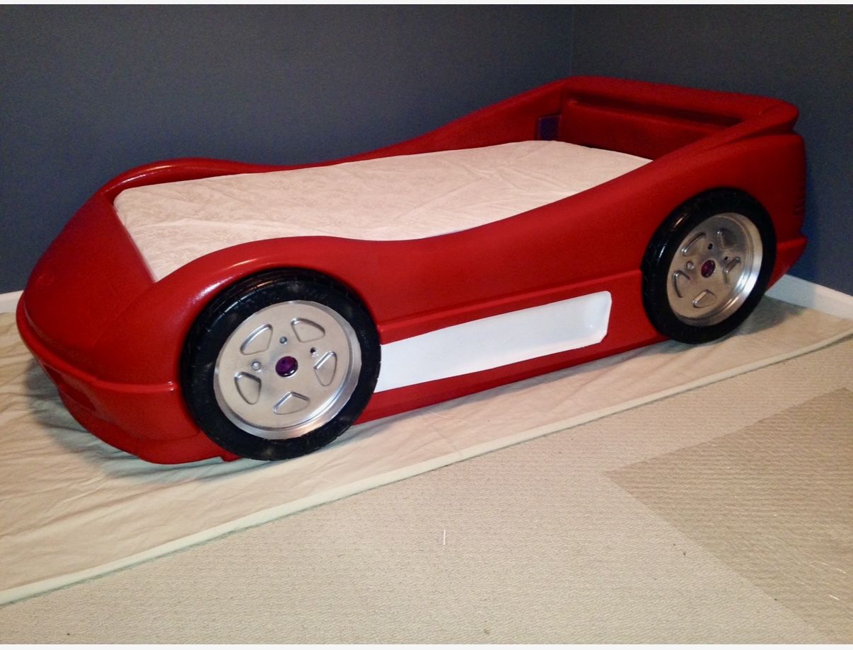 Lightning McQueen Style CARS Toddler Car Bed And Extras