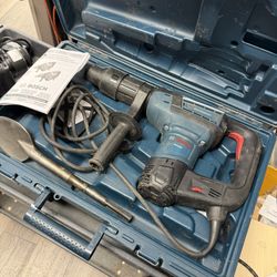 Bosch #RH540M- 12Amp 1-9/16” Variable Speed SDS-Max Rotary Hammer Drill with One Bit, Case