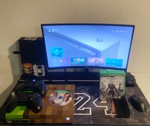 Xbox One S With 2 Controller,Cables & Games( MineCraft Edition)