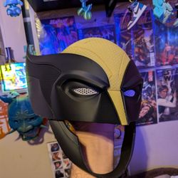 Wolverine Display Helmet With Stand 