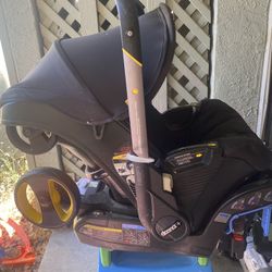 DOONA Stroller /Car seat. MUST GO TODAY! 