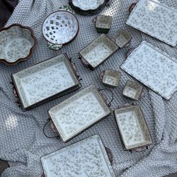 Complete 14-Piece Temp-tations Floral Lace Ceramic Bakeware Set w/ 5 Metal Racks