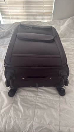 26” Samsonite soft shell suitcase