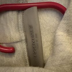 Essentials hoodie size m in adut