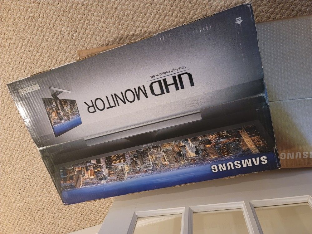28 Inch Samsung 4K UHD Monitor