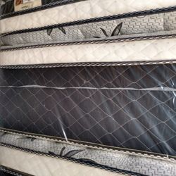 ☑️Mattress all sizes🛏️💤
🔵Pillow top🛏️
🔵Queen sizes $190
🔵Full sizes $ 170
🔵Twin sizes $120
🔵cal King $ 310
🔵E K $ 320
🚚Delivery available$2