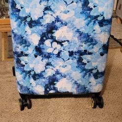 LUGGAGE ON WHEELS NICE PIECE /BEBE