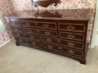 Vintage dresser Drexel with mirror