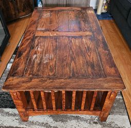 FREE Rustic Coffee Table