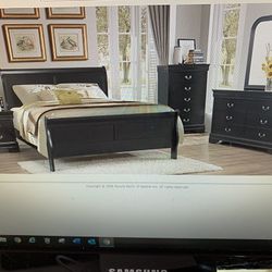 Queen Bed Room Set( Queen Bed Frame. Dresser, Mirror, 1 Night Stand) 