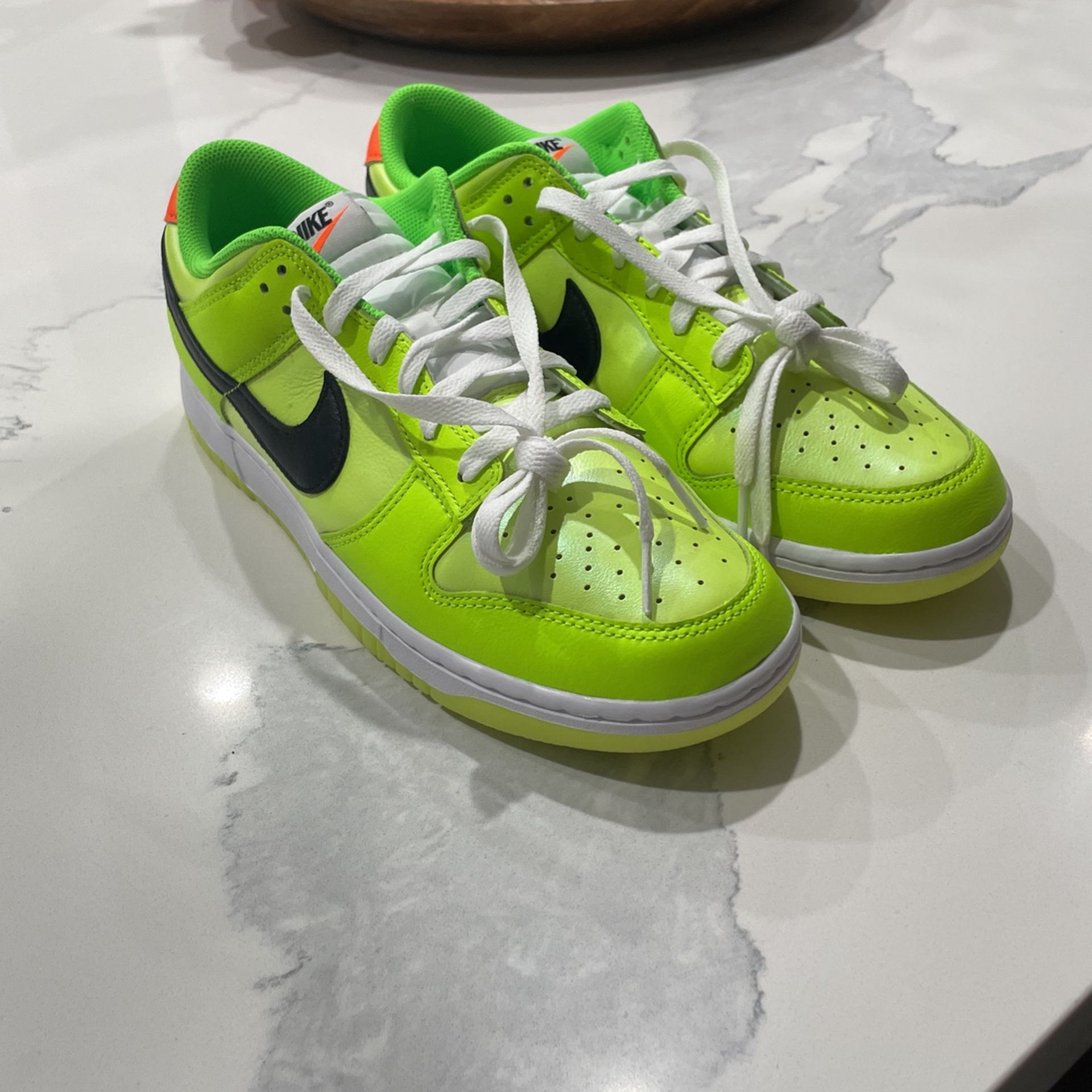 Nike Dunk Low SE Splash Volt display picture 1