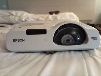 Epson PowerLite 535W 3000 hours left on the lamp