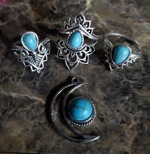 Pretty Turquoise Rings x3 and 1 Pendant No Chain